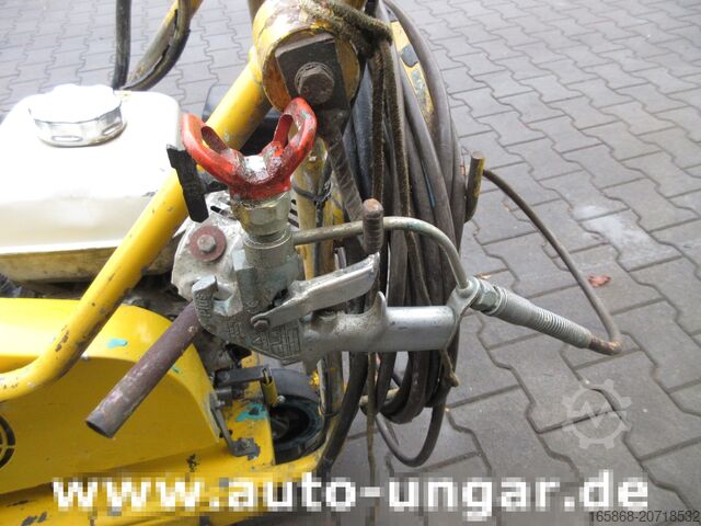 Road markings ProSign Citadine Graco LineLazer Airless Roadmar