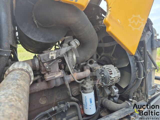 Traktor JCB Fastrac 3220