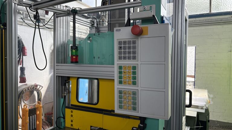 Vertikale Spritzgießmaschine Arburg Allrounder 900 T 800-150