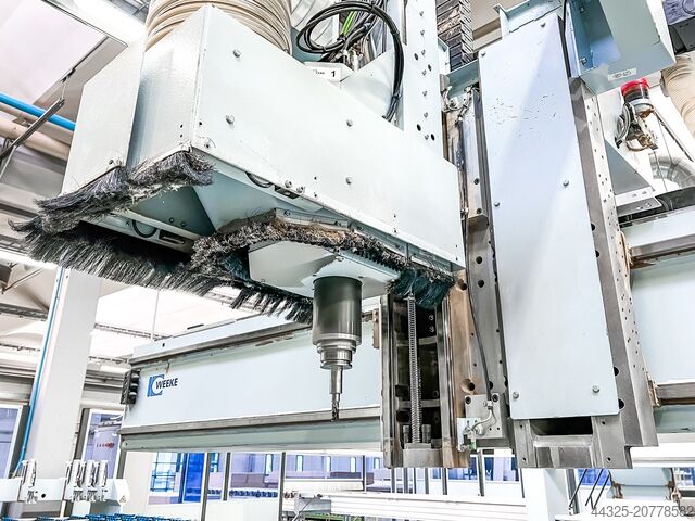 Bearbeitungszentrum mit Nestingtisch WEEKE PROFI BHC912/43/25