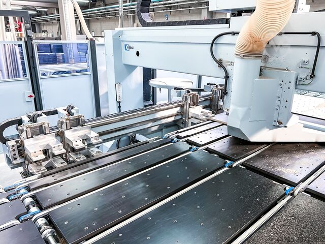 Bearbeitungszentrum mit Nestingtisch WEEKE PROFI BHC912/43/25