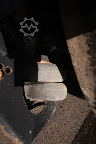 Kipper Auflieger Wielton NW-3 Stahlrundmulde