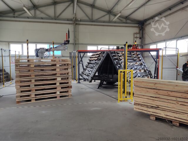 Palettenverdichter + Stapelroboter Pallets CNC nailing machines + robot