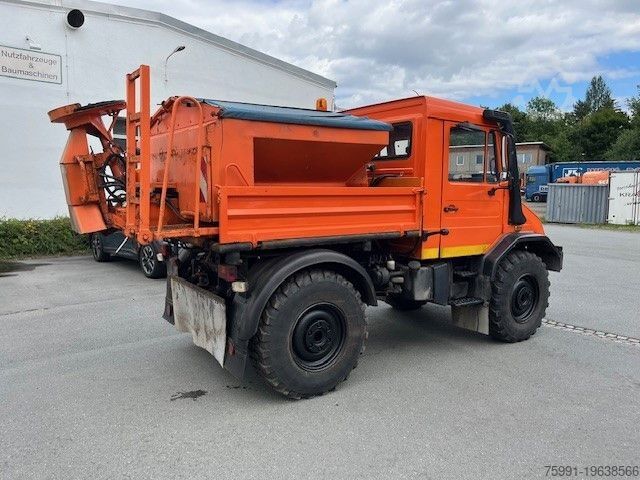 Dreiseitenkipper LKW MERCEDES-BENZ Unimog 418/10 Winterdienst2000