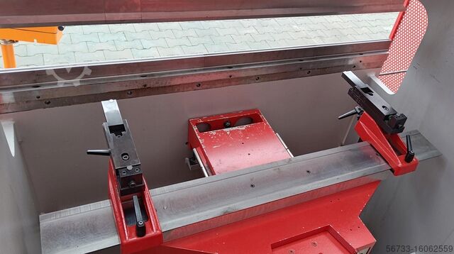 Hydr. Press brake BEYELER PR3 1550 x 30 to