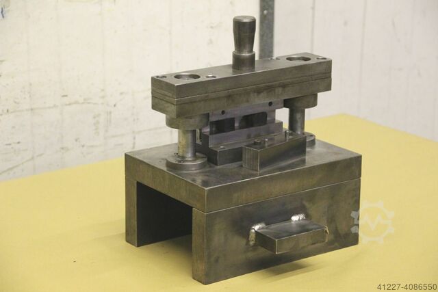 2 column punching tool unbekannt 270/290/H325 mm