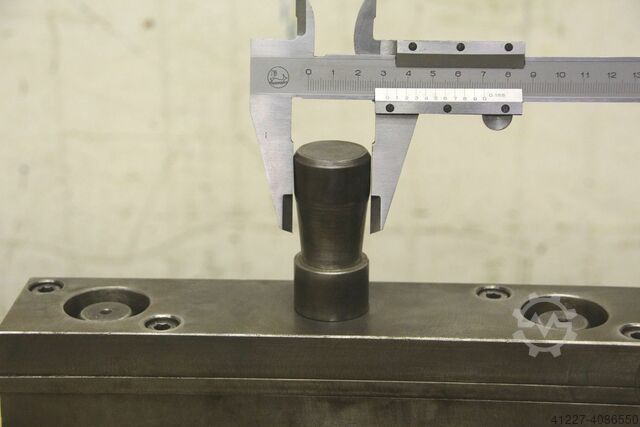 2 column punching tool unbekannt 270/290/H325 mm