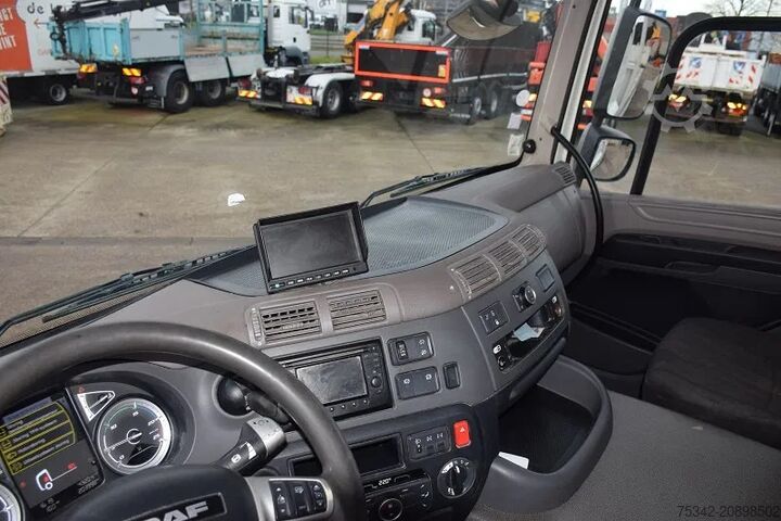 Crane truck DAF CF 530