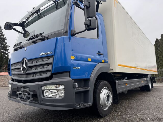 Atego 1218 L box truck, 8.10m, tail lift, automatic Mercedes-Benz Atego 1218 L Koffer 8,10m LBW, Automatik