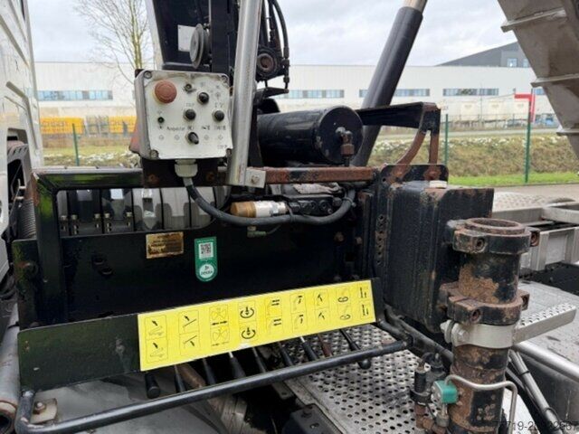 Garbage truck Mercedes-Benz 1824 4x2 Axor Schlachtmüllwagen/Kran