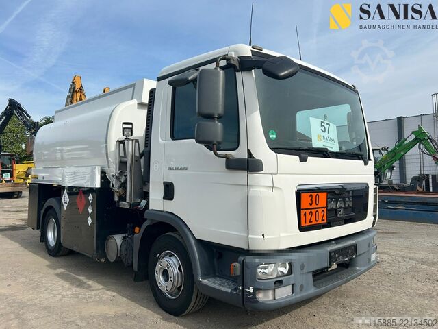 Truck with tank body MAN TGL 12.220/2x Kammern/Rohr/Heizöl/Diesel