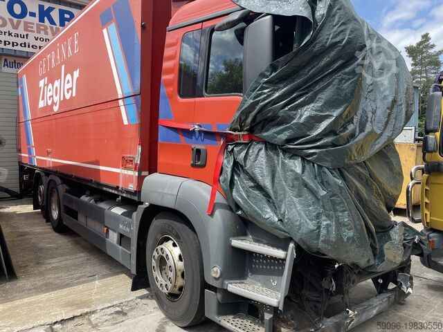 Truck with beverage superstructure MAN TGS 26.400 6X2-2 LL