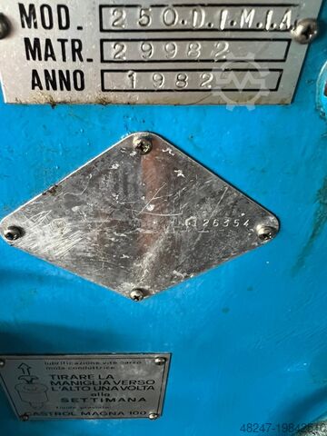 Centerless grinding machine Ghiringhelli M250