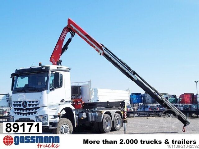 Kipper LKW Mercedes-Benz Arocs 3348 AK 6x6, Kran Fassi F255A.2.24,