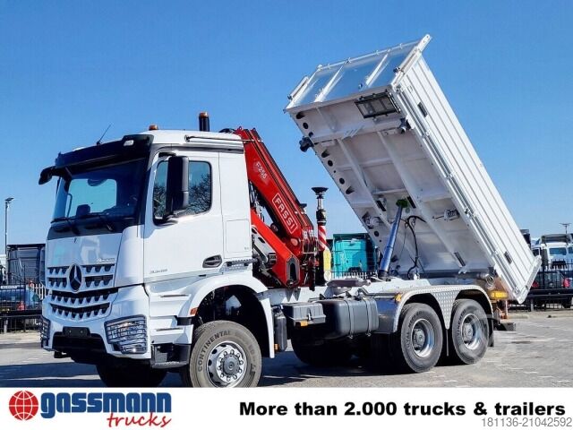 Kipper LKW Mercedes-Benz Arocs 3348 AK 6x6, Kran Fassi F255A.2.24,