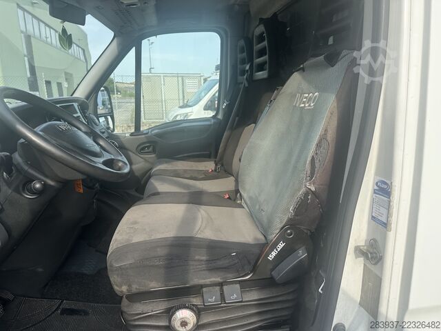 Box van IVECO DAILY 35C15