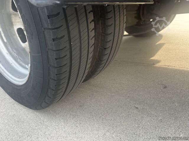 Box van IVECO DAILY 35C15
