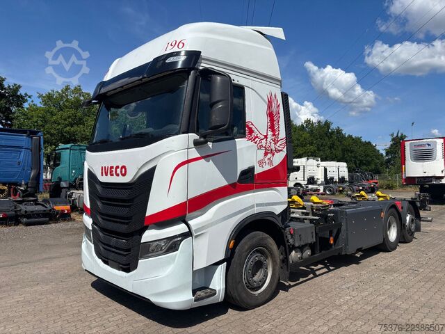 Swap body truck IVECO S-Way CNG AS260 Intarder Lift. Lenkachse