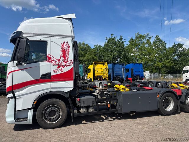 Swap body truck IVECO S-Way CNG AS260 Intarder Lift. Lenkachse