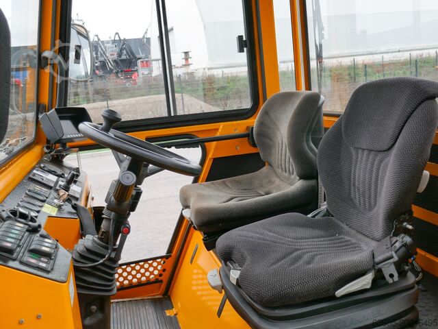 Schlepper Volk DFZ 120H