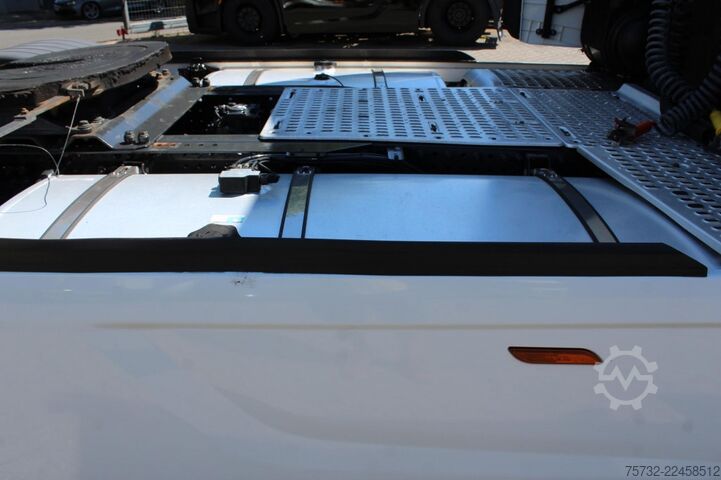 Standard SZM Iveco S-Way 530 Retarder Safety Lock 2Tanks Navi LED