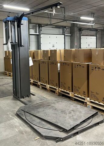 Fully automatic pallet wrapping machine Cousins LPSWA-CE („The Switch Semi2Auto“)