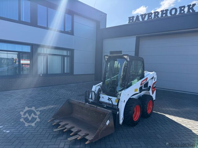 Loader Bobcat S450 Incl.: forks and bucket | Closed cabin | 2...