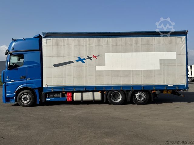 LKW mit Pritsche & Plane MERCEDES-BENZ ACTROS 2548 / GIGSPACE /  STAPLERHALTERUNG
