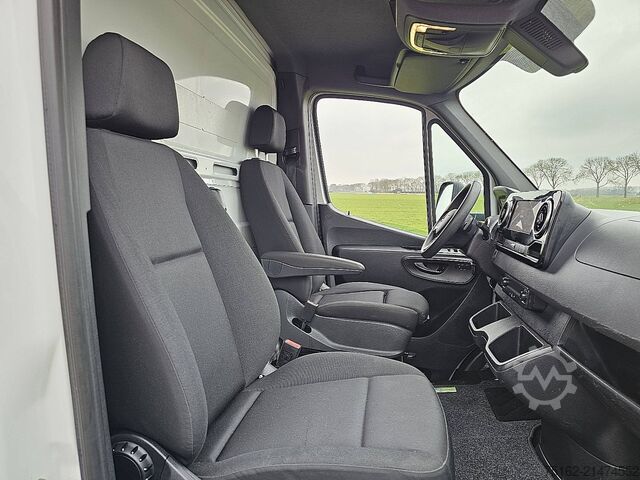 Suitcase MERCEDES-BENZ SPRINTER 319 Bakwagen Laadklep!