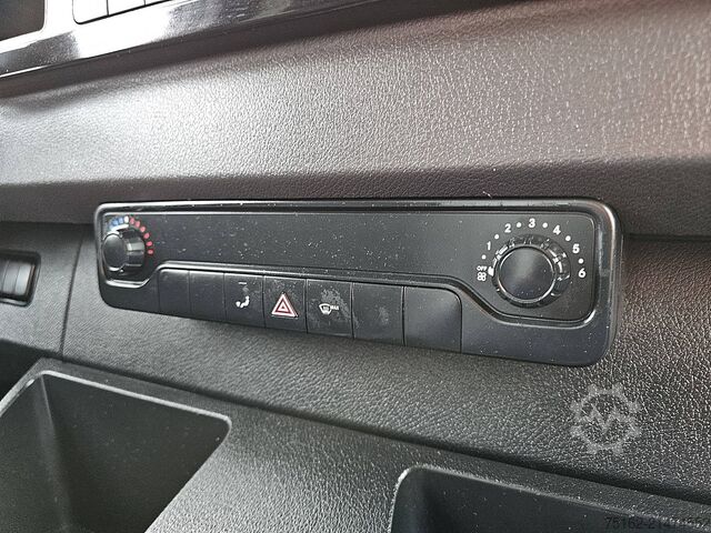 Suitcase MERCEDES-BENZ SPRINTER 319 Bakwagen Laadklep!