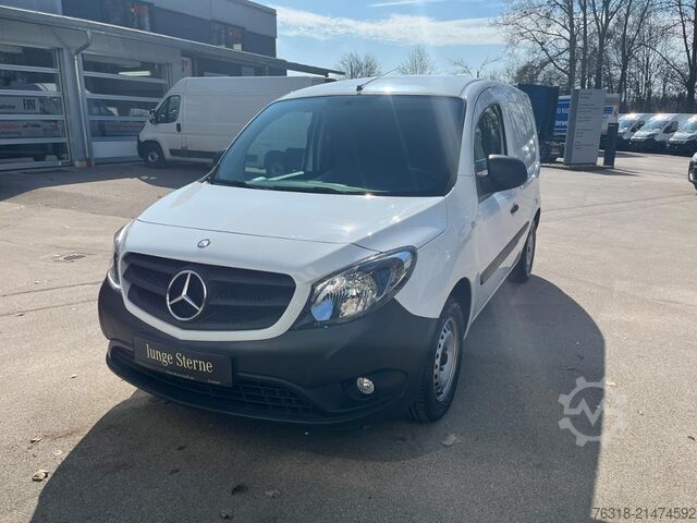 Panel van Mercedes-Benz Citan 111 CDI  Lang Werktattausbau 3 Sitzer