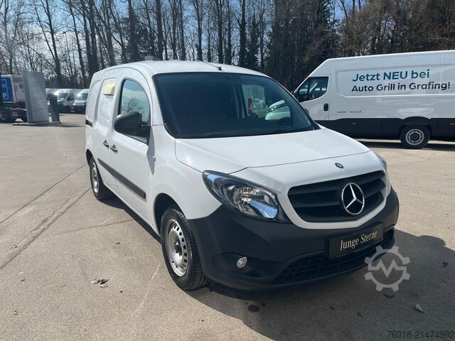 Panel van Mercedes-Benz Citan 111 CDI  Lang Werktattausbau 3 Sitzer