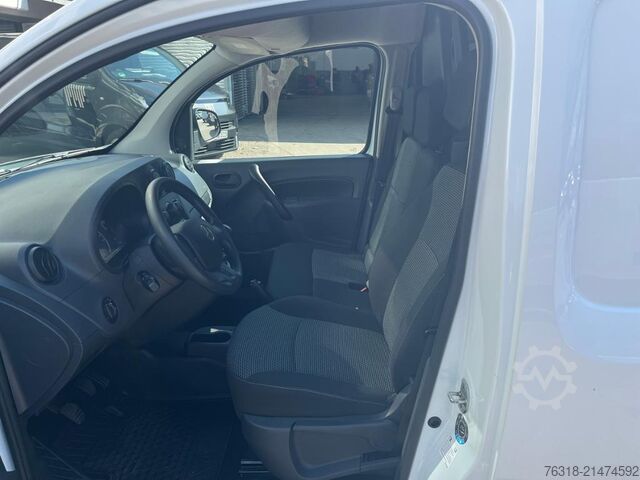 Panel van Mercedes-Benz Citan 111 CDI  Lang Werktattausbau 3 Sitzer