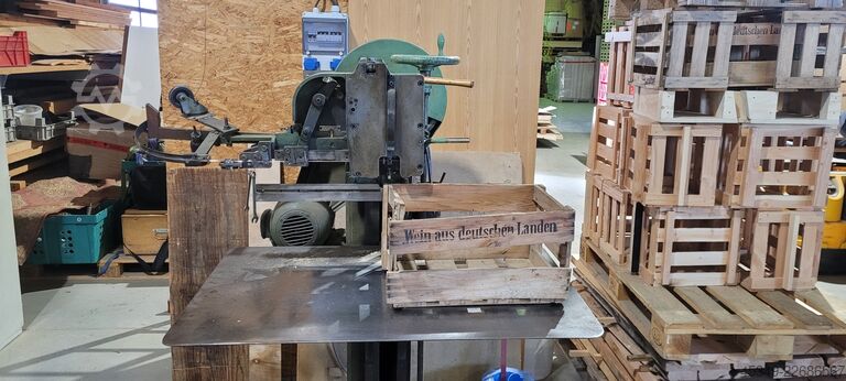 Box nailing machine with riveting device Bohm & Kruse 