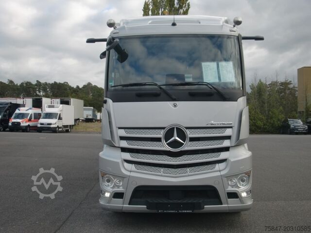 Truck with box body Mercedes-Benz Actros 1836 L Komplettzug Durchlader