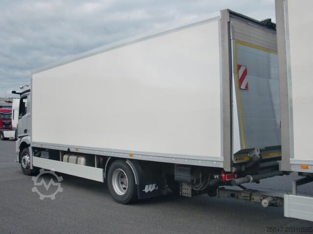 Truck with box body Mercedes-Benz Actros 1836 L Komplettzug Durchlader
