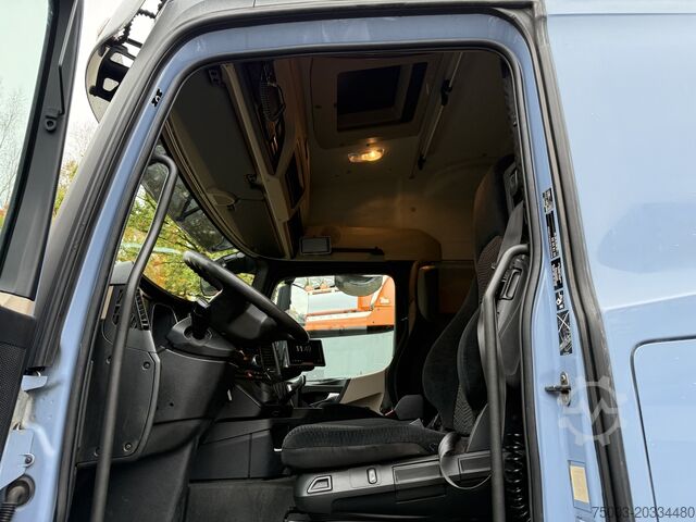 Heavy-duty truck Mercedes-Benz Actros 2548 LS 6X2 Kran HMF 3220 bis 16 Meter