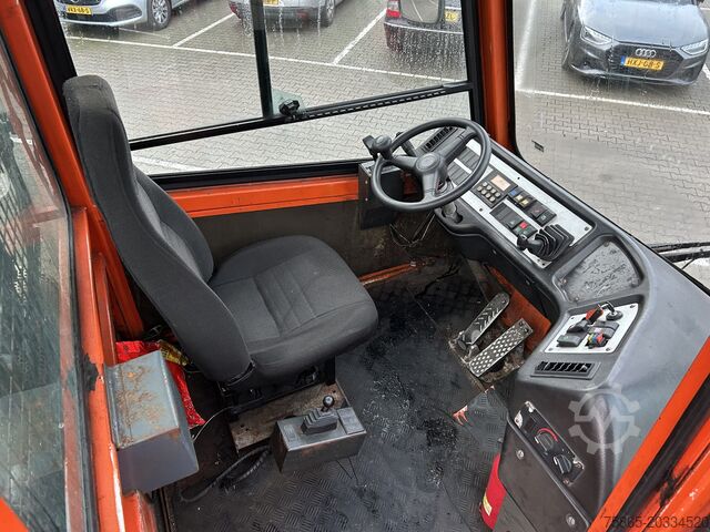 Standard-SZM Terberg YT 182 Terminal Tractor / Allison - Cummins