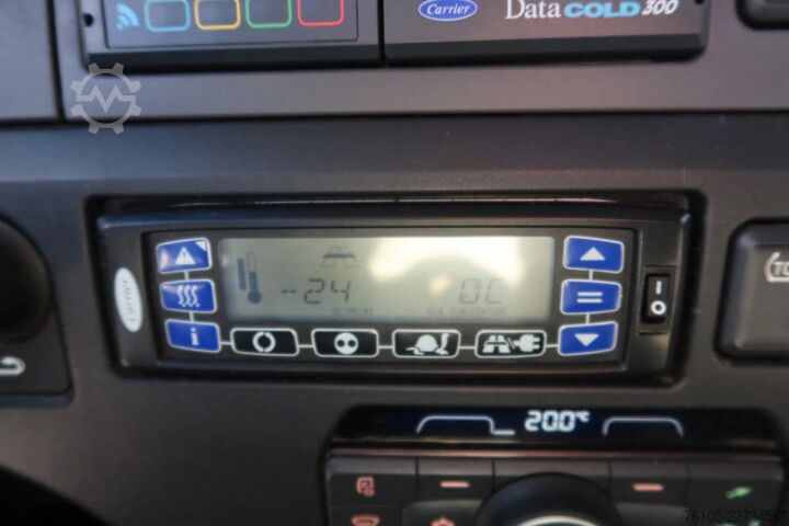 Refrigerated/freezer transport DAF CF 320 FA Koel/vriezen +Carrier Supra 1150 Sile...