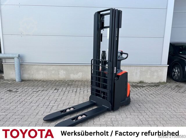 Hochhubwagen Toyota SWE 120 / Akku neu / 95 Std.!