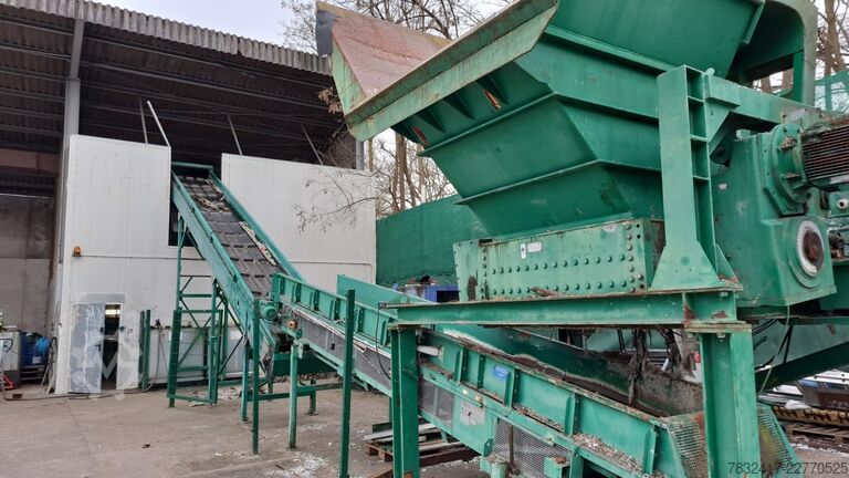 Rotary shear UC120 including 2 discharge conveyors MeWa Rotorschere UC120
