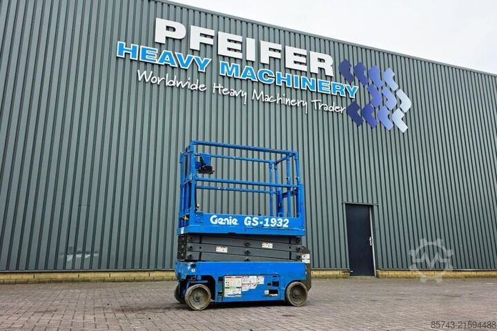 Scherenhebebühne Genie GS1932 Electric, Working Height 7.8 m, 227kg Capac