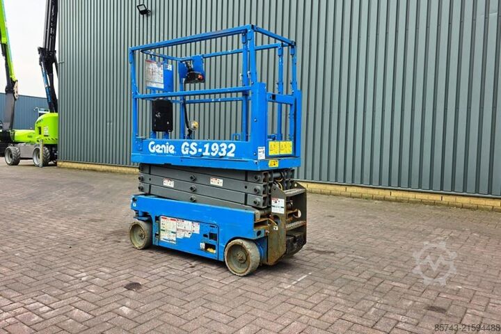 Scherenhebebühne Genie GS1932 Electric, Working Height 7.8 m, 227kg Capac