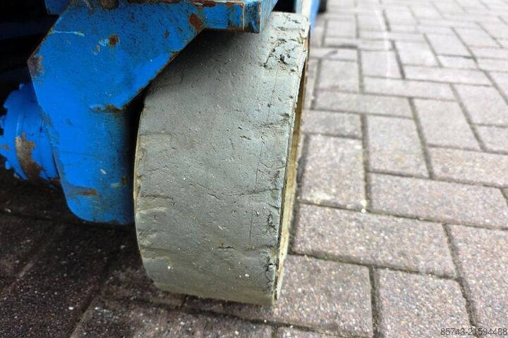 Scherenhebebühne Genie GS1932 Electric, Working Height 7.8 m, 227kg Capac