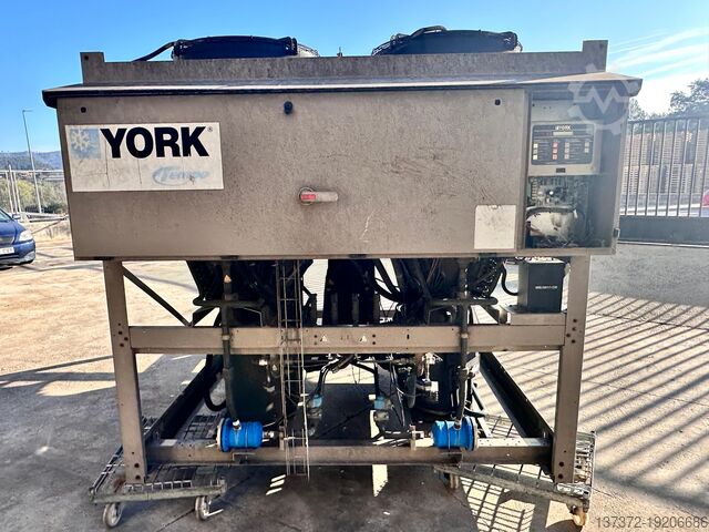 Chiller trane, ciat, york, climaveneta CGAN900