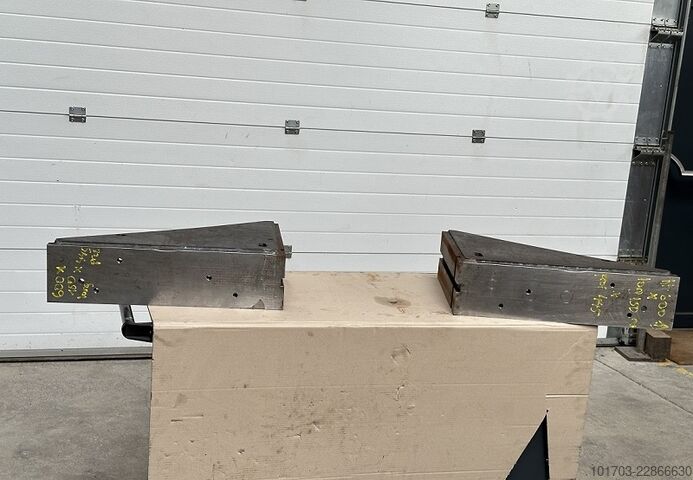  Paire d'équerres en acier 600 x 445 x 150 mm