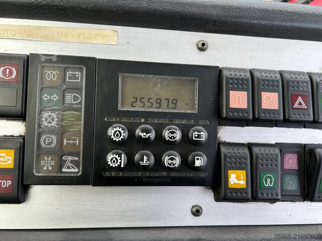 Standard-SZM Terberg YT 182 / Cummins / Allison / 2008 / Terminal Tr...