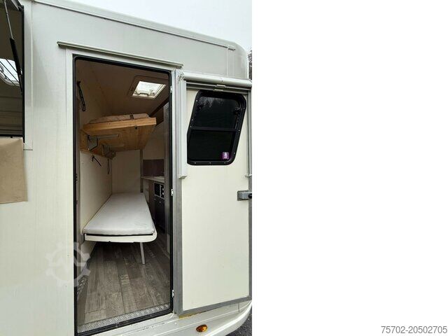 Viehanhänger Steinsberger 3-Pferdeanhänger mit Wohnung