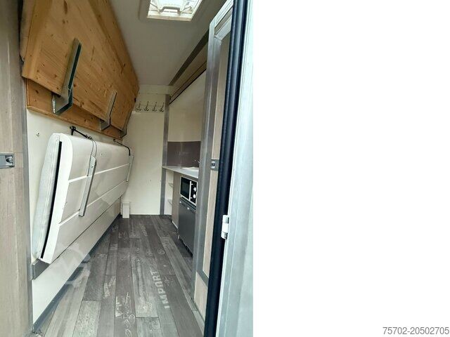 Viehanhänger Steinsberger 3-Pferdeanhänger mit Wohnung