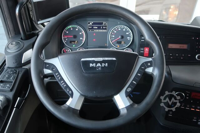 BDF-System MAN TGX 35.480 8X4-4BL/ MANUAL/ 26T HOOK/ HYVA LIFT/